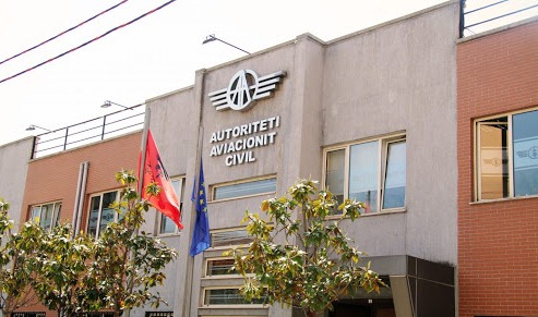 Autoriteti i Aviacionit Civil njofton: Rregullore e re per udhetimet drejt SHBA